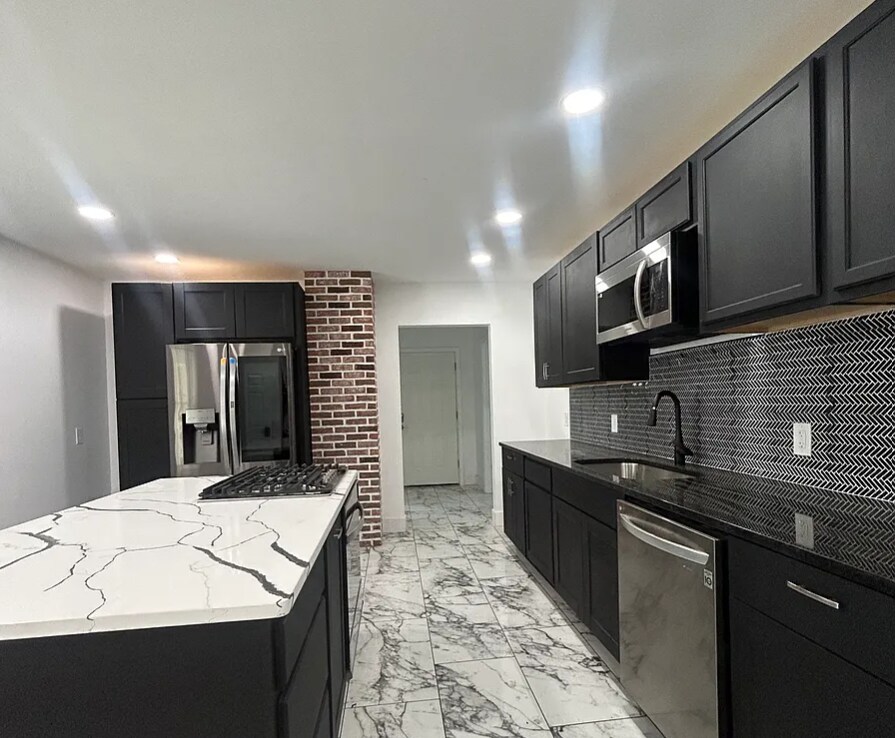 Building Photo - 94 Walnut St