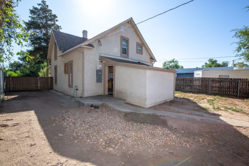 Building Photo - 810 Sahwatch St