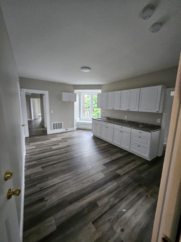 Building Photo - 123 Walnut St