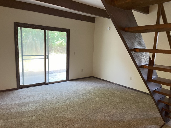 Building Photo - 160 Logan Rd