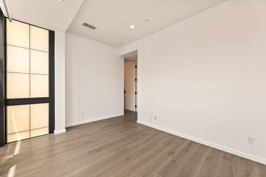 Building Photo - 1825 1/2 Alsace Ave
