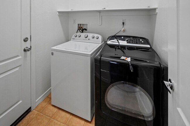 Building Photo - Stylish 4-Bedroom Rental in Rancho Sahuari...