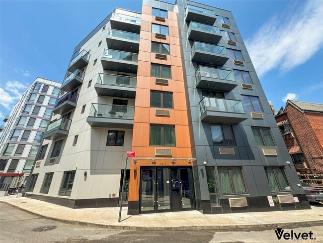 Building Photo - 116-17 Grosvenor Ln