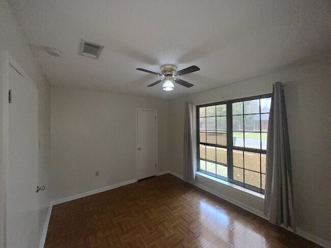 Building Photo - Siegen and Highland