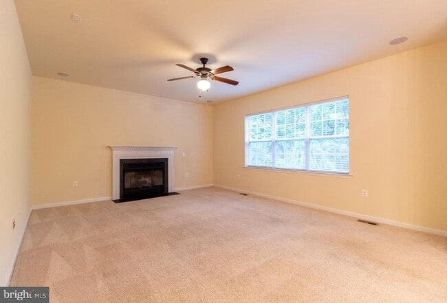 Building Photo - 8401 Hollow Tree Ln