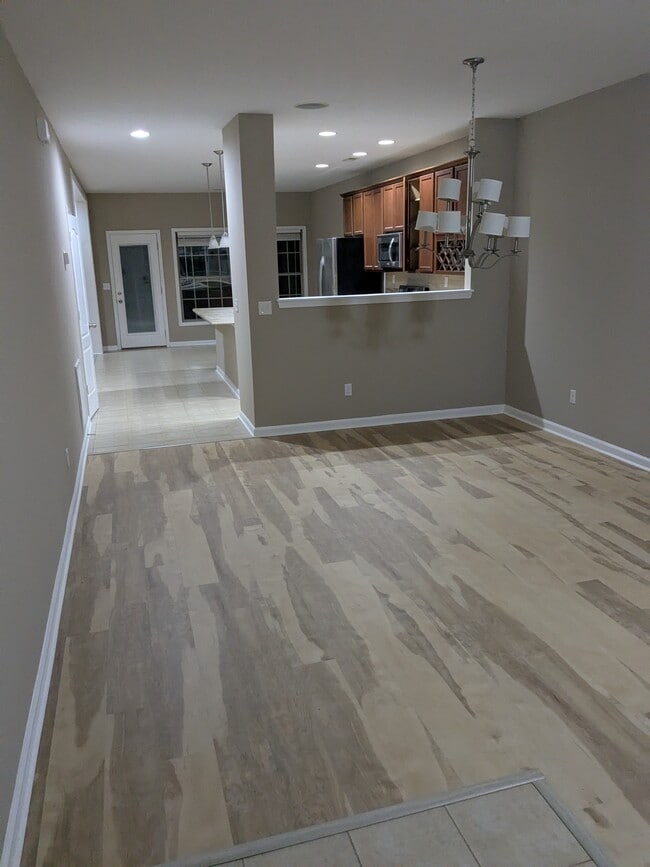 Building Photo - 1011 Blue Bonnet Ct