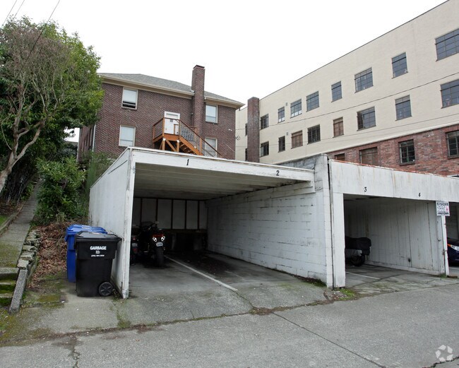 Building Photo - Lake Vista Apartments