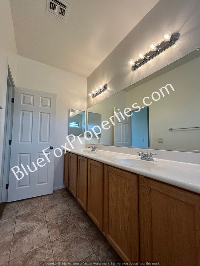 Building Photo - 2705 E Scenic Overlook Pl
