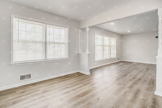 Building Photo - 8435 E 56th Terrace