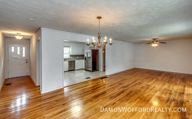 Building Photo - 1827 Parkridge Dr