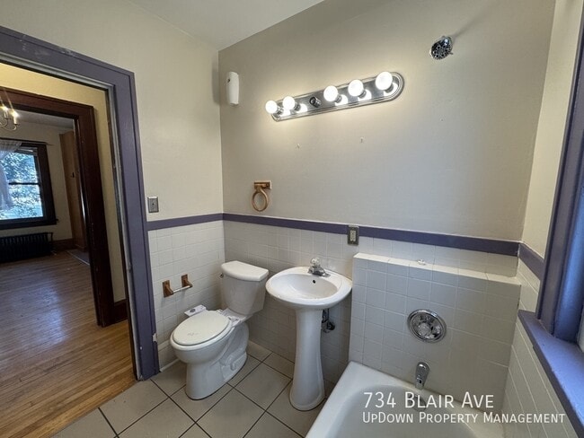 Building Photo - 734 Blair Ave