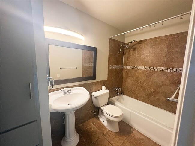 Building Photo - 620 S 1st St