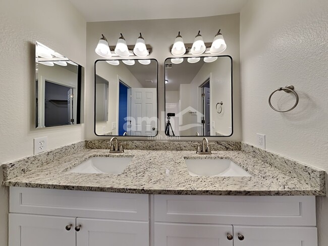 Building Photo - 11340 W Hutton Dr