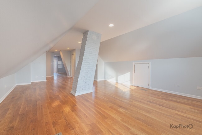 Building Photo - 3328 S Emerald Ave