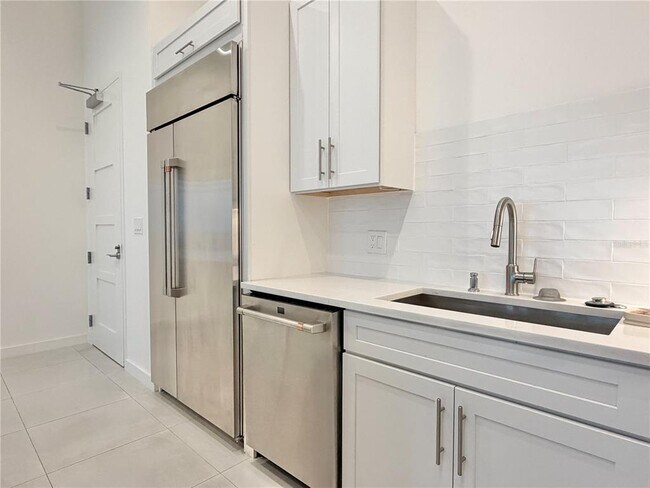 Building Photo - 920 N Osceola Ave