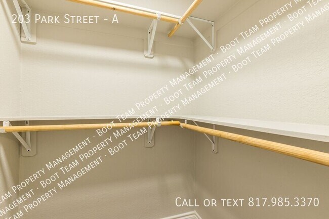 Building Photo - 203 Park St