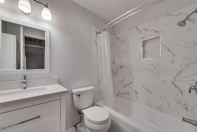 Building Photo - 2627 Douglas Ave