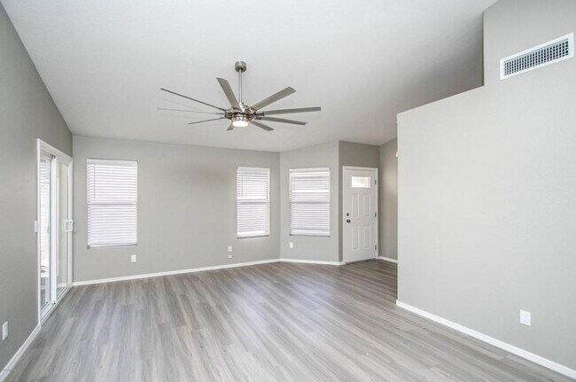 Building Photo - 3948 E Stanford Ave