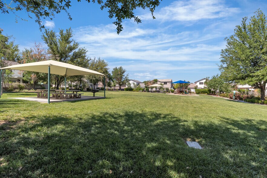 Building Photo - 1568 Lamplight Village Ln