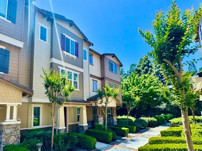 Building Photo - 6576 S Mariposa Ct