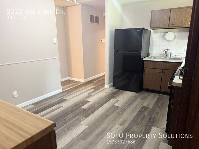 Building Photo - 2212 Aventine Dr