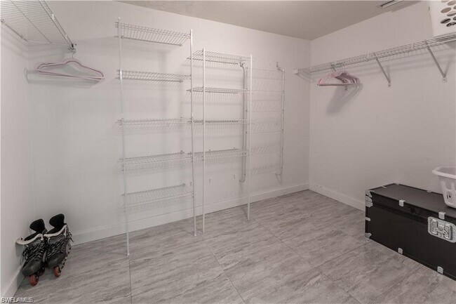 Building Photo - 505 Lake Louise Cir