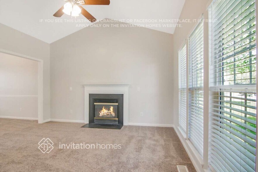 Building Photo - 533 Hanska Way