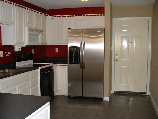 Building Photo - 3 Bed Condo $999 Per BR! (Was $1,490)