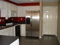 Building Photo - 3 Bed Condo $899 Per BR! (Was $1,490)