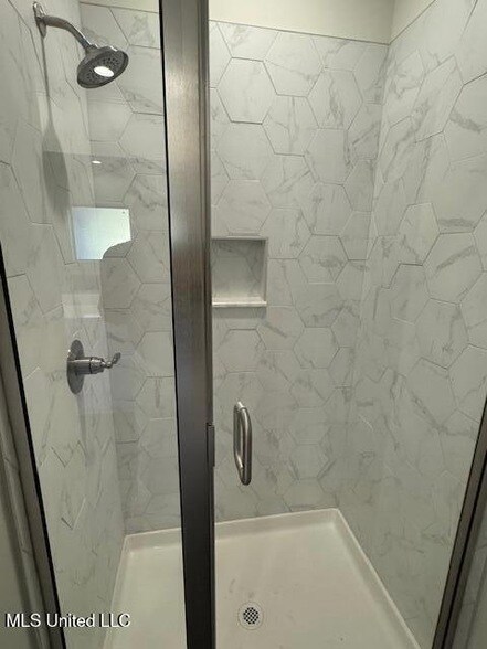 Building Photo - 416 Butternut Dr