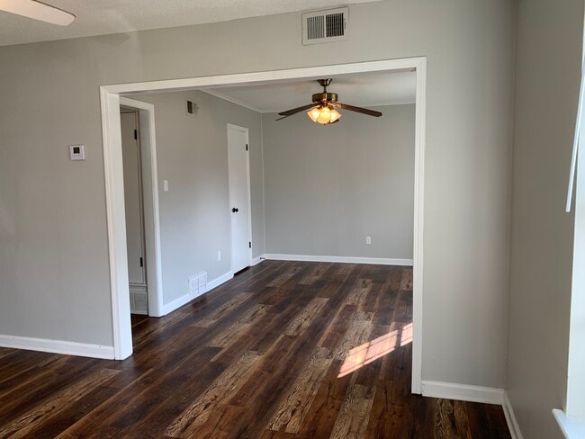 Building Photo - 8082 Ashbrook Dr