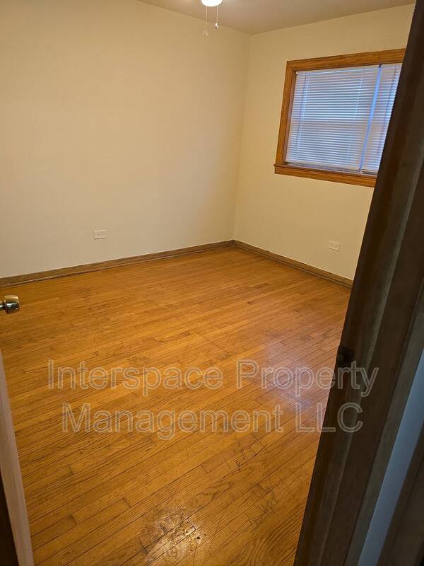 Building Photo - 10126 S Pulaski Rd