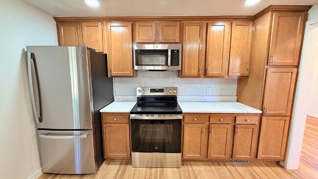 Building Photo - FANTASTIC REMODELED 3 Bed 2 Bath Home in Strayer & Shephards Park Hill Brand New Flooring New Car...