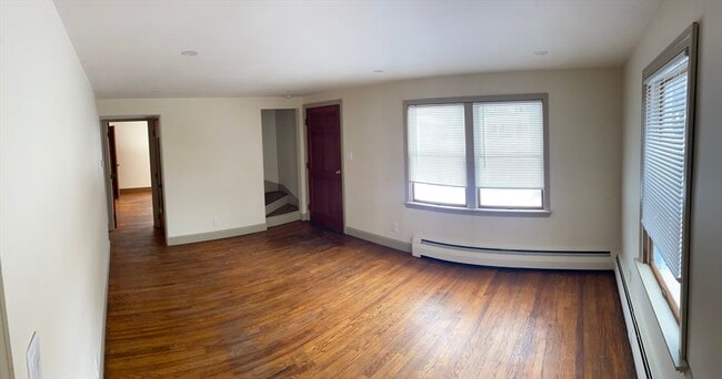 Building Photo - 37 Eames St