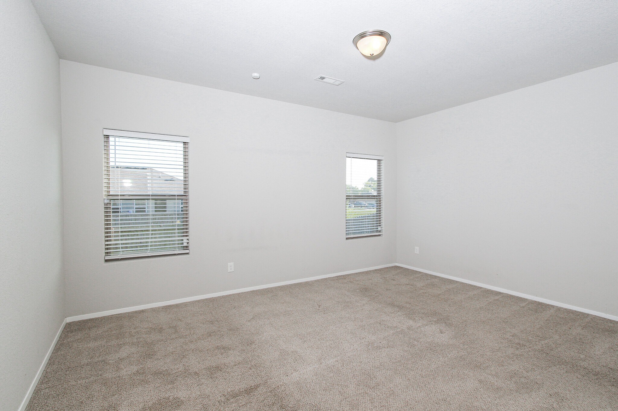 Building Photo - 2711 Wyandotte Ave