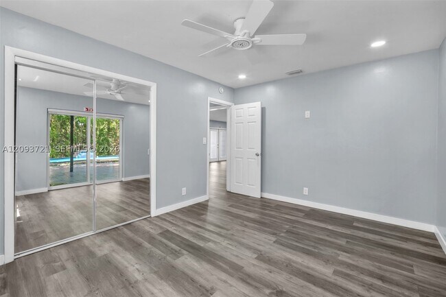 Building Photo - 609 N 46th Ave