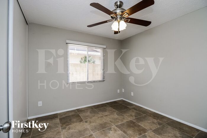 Building Photo - 2331 E Alameda Dr