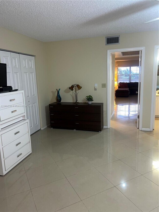 Building Photo - 3405 Bimini Ln