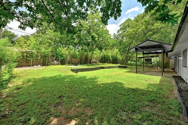 Building Photo - 8520 Bradford Dr