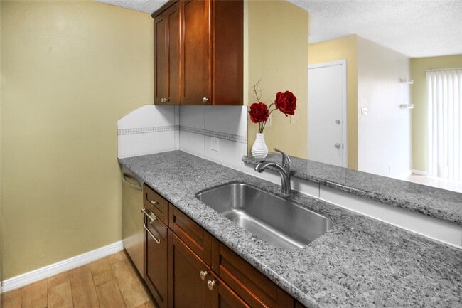 Building Photo - 2800 Jeanetta St