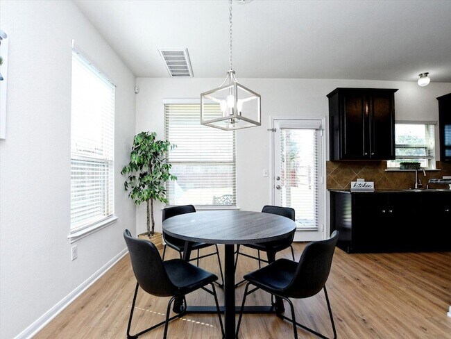 Building Photo - 316 Potters Peak Way