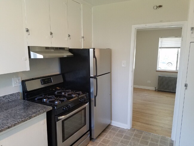 Building Photo - 1 Bed 1 Bath Mayfair Apartment With Garage in Denver! Available Now!