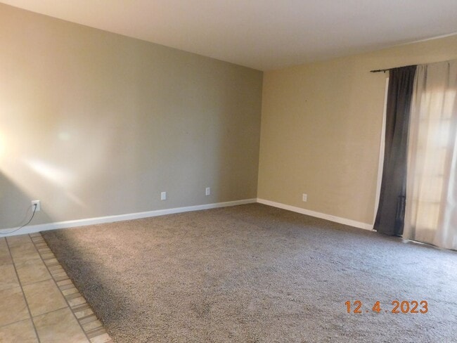 Building Photo - Spacious 3-bedroom, 2-bathroom home