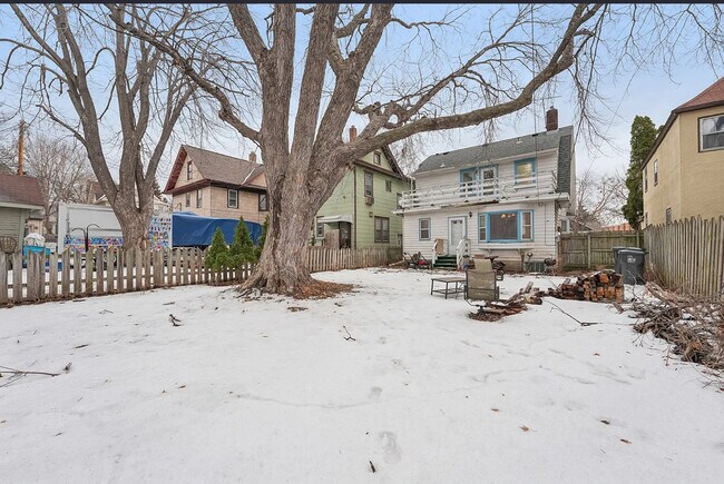 Building Photo - 661 Surrey Ave