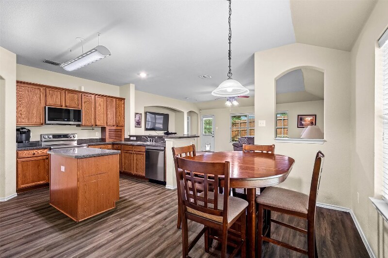 Building Photo - 13301 Evergreen Dr