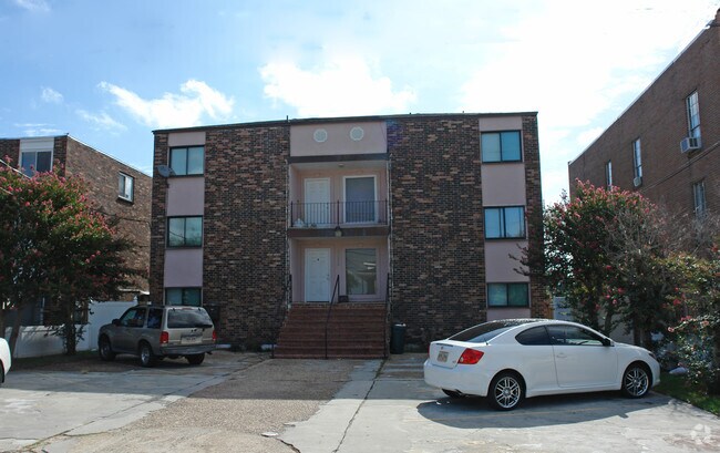 Primary Photo - 3021 Independence St