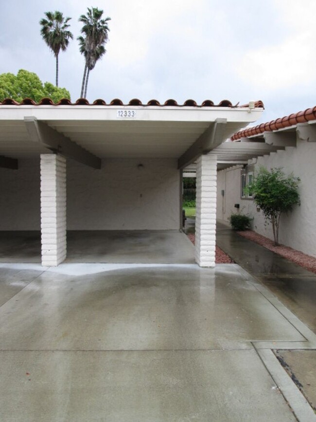 Building Photo - Remodeled - 55+ Community SEVEN OAKS 2 Bed...