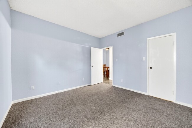 Building Photo - 10053 Westpark Dr