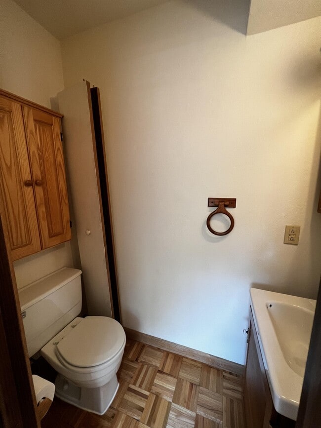 Building Photo - 18 Warren Pl