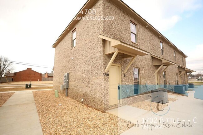Building Photo - 1702 Bittle St